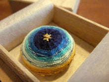 画像をギャラリービューアに読み込む, 【サイン本セット】<br>長実雛罌粟のブローチ・B